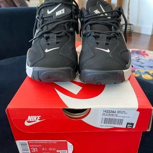 Nike | Shoes | Nike Air Barrage Low 